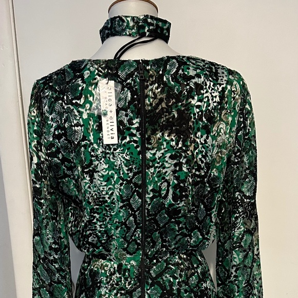 Alice + Olivia Printed Wrap Dress - Size 6 - NEW With Tags. - Picture 4 of 16